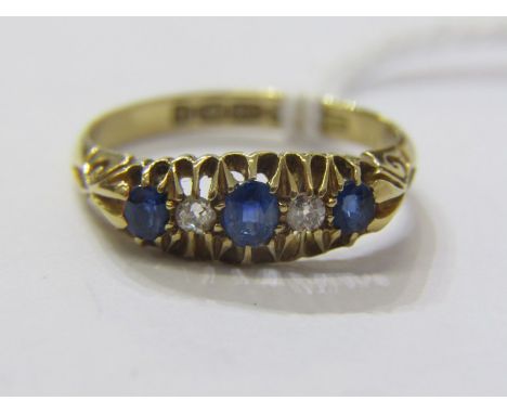 18ct YELLOW GOLD VINTAGE 5 STONE SAPPHIRE &amp; DIAMOND RING, rich royal blue sapphires, each separated by a brilliant cut di