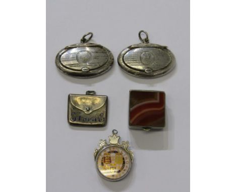 2 SIMILAR SILVER MINIATURE COMPACTS, of oval form, each with engine turned decoration, 4.5cm width, also silver stamp case, a