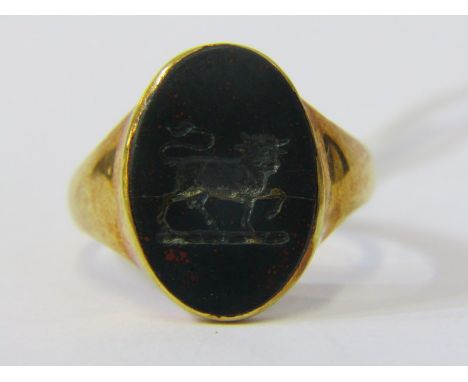 VINTAGE 18ct YELLOW GOLD SIGNET RING, set with blood stone, intaglio carved with a standing bull, approx. 6.4 grams, size S/T