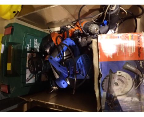 Mixed power tools including drills. All electrical items in this lot have been PAT tested for safety and have passed. This do