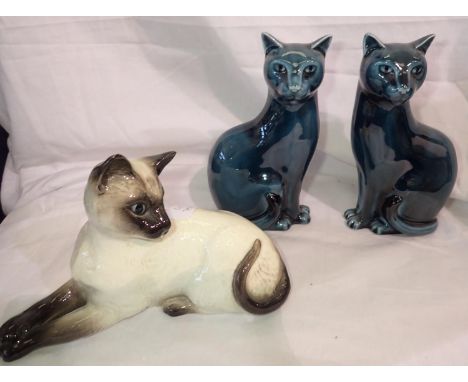 Beswick and Poole cats (3). P&amp;P Group 2 (£18+VAT for the first lot and £3+VAT for subsequent lots) 