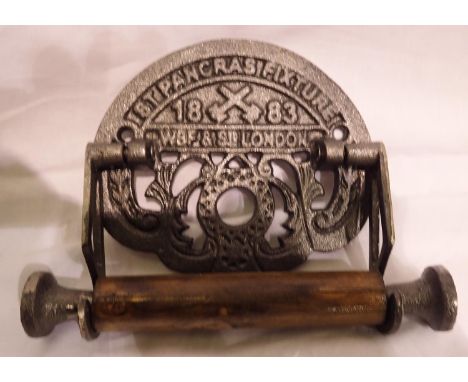 Cast iron St Pancras toilet roll holder, W: 18 cm. P&amp;P Group 1 (£14+VAT for the first lot and £1+VAT for subsequent lots)