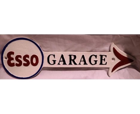 Cast iron Esso garage arrow sign, W: 40 cm. P&amp;P Group 1 (£14+VAT for the first lot and £1+VAT for subsequent lots) 