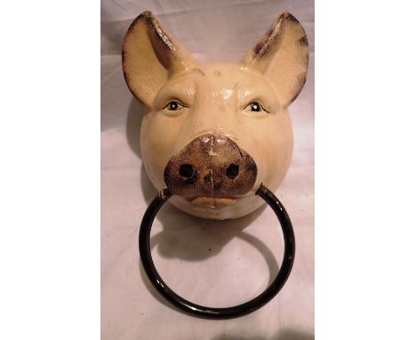 Cast iron pigs head towel hook, H: 20 cm. P&amp;P Group 1 (£14+VAT for the first lot and £1+VAT for subsequent lots) 