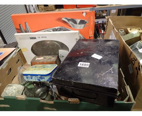 Collection of mixed metalware. All electrical items in this lot have been PAT tested for safety and have passed. This does no