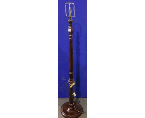 Oak standard lamp, lacking shade, H: 153 cm. All electrical items in this lot have been PAT tested for safety and have passed