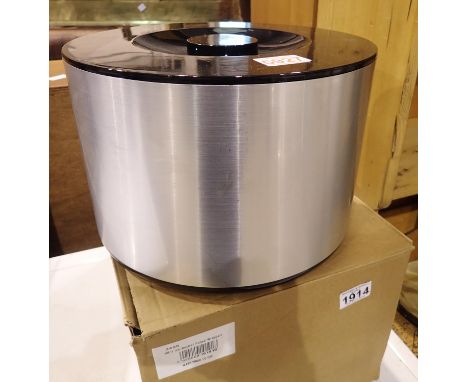 New and boxed 10 litre ice bucket. P&amp;P Group 2 (£18+VAT for the first lot and £3+VAT for subsequent lots) 