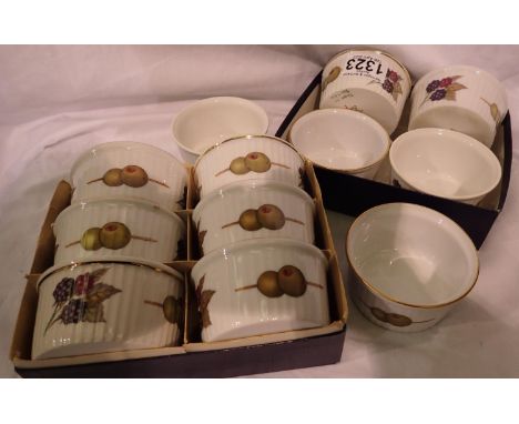 Twelve Royal Worcester Evesham ramekins, D: 60 mm. P&amp;P Group 3 (£25+VAT for the first lot and £5+VAT for subsequent lots)