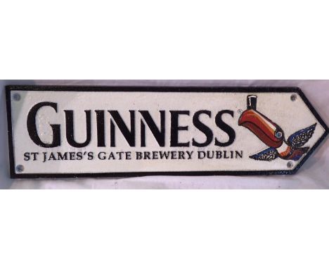 Cast iron Guinness toucan arrow, W: 40 cm. P&amp;P Group 1 (£14+VAT for the first lot and £1+VAT for subsequent lots) 