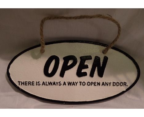Cast iron Open/Closed sign, W: 12 cm. P&amp;P Group 1 (£14+VAT for the first lot and £1+VAT for subsequent lots) 