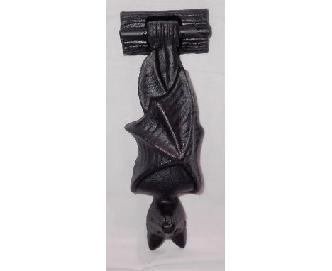 Cast iron bat door knocker, H: 12 cm. P&amp;P Group 1 (£14+VAT for the first lot and £1+VAT for subsequent lots) 