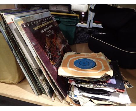 Mixed LPs and singles including Elvis Presley, David Bowie, T-Rex etc. Not available for in-house P&amp;P 