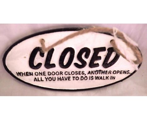 Cast iron Open/Closed sign, W: 12 cm. P&amp;P Group 1 (£14+VAT for the first lot and £1+VAT for subsequent lots) 