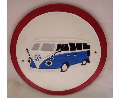 Cast iron VW camper plaque, W: 30 cm. P&amp;P Group 1 (£14+VAT for the first lot and £1+VAT for subsequent lots) 