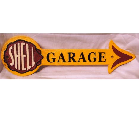 Cast iron Shell Garage arrow, W: 40 cm. P&amp;P Group 1 (£14+VAT for the first lot and £1+VAT for subsequent lots) 