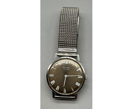 A Vintage Record de luxe gent's evening watch. Number to back plate 501048. [In a working condition]