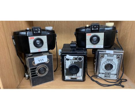 Shelf of vintage cameras to include coronet conway, kodak etc 