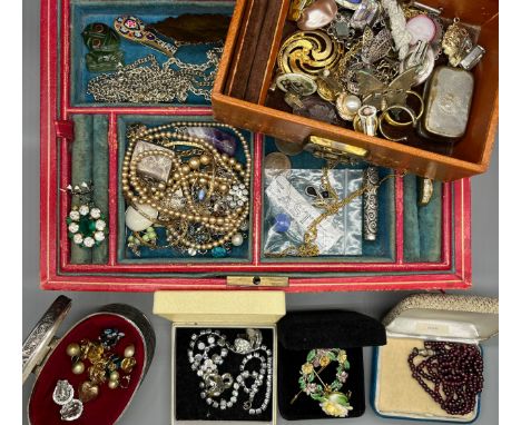 A Collection of jewellery to include vintage red leather jewellery box containing mixed costume- silver earrings, silver stam