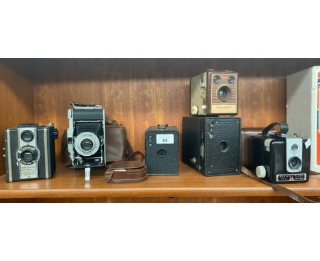 A Collection of Vintage cameras to include Kodak brownie cameras &amp; Coronet twelve-20 &amp; Coronet Rapide 
