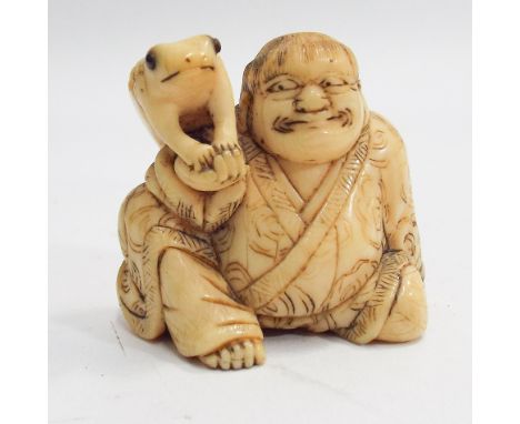 Early 20th Century Japanese carved ivory netsuke of a seated man holding an iguana, 4cm high  Condition - good with some age 