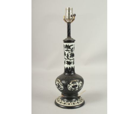 A 19TH CENTURY PEKING GLASS LAMP. 30cms high.