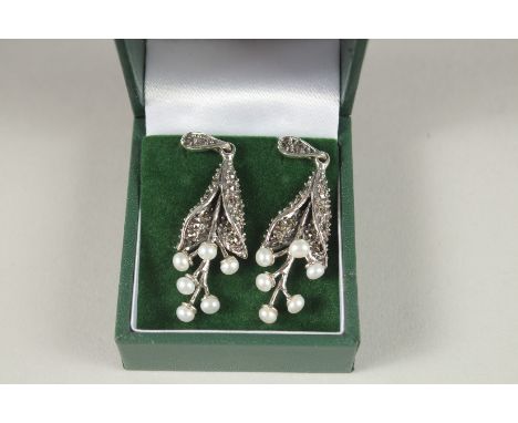A PAIR OF SILVER MARCASITE AND PEARL EARRINGS.