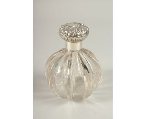 A NOUVEAU GLASS SCENT BOTTLE with silver top. 14cms high. Birmingham 1904.