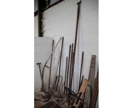 Quantity of garden tools