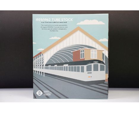 Boxed EFE Exclusive First Editions London Transport Museum 1959/1962 Tube Stock 4 Car Train Model, complete with 80704 Traile