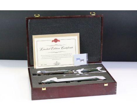 Cased Bachmann OO gauge ltd edn two locomotive model boxed set of Gateshead Class A1 Sir Walter Scott BR Green No 60143 and C