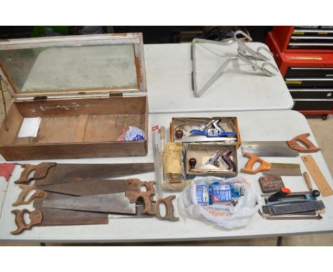 Collection of hand tools incl. saws, 2 Record and 1 Stanley No5 woodworking planes etc 