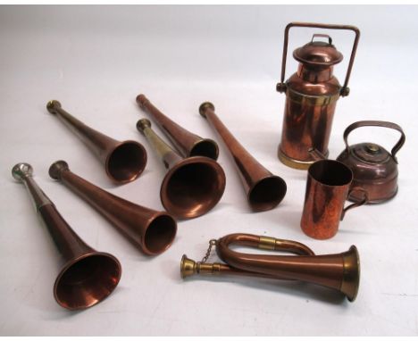 Six early C20th and later copper hunting horns, max L23.5cm, miniature copper and brass bugle, miniature copper kettle, coppe