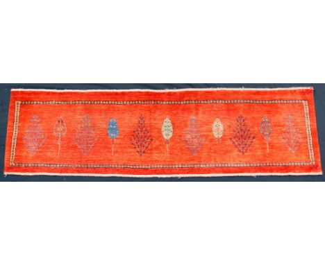 Qashqa'i Stammesteppich. Qashguli.51 cm x 178 cm. Handgeknüpft. Wolle auf Wolle. Behang. Feine Knüpfung. Zustand siehe Fotos.