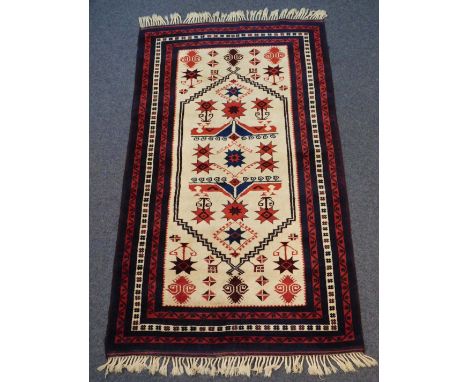 Yagcebedir Teppich. Anatolien. Türkei.190 cm x 112 cm. Handgeknüpft. Wolle auf Wolle. Alt. Zustand siehe Fotos. Versand kann 