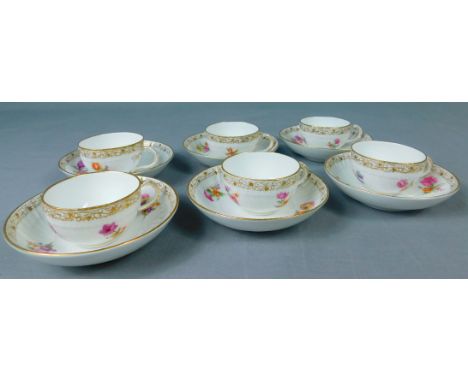 6 Mokkatässchen. KPM Berlin. Porzellan.6er Set Mokkatasse und Untertasse mit Blümchenmuster und Goldverzierung. Zepter- und R