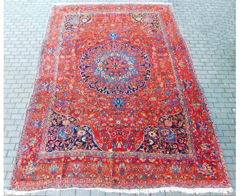 Bachtiar Teppich. Übermaß. Alt.411 cm x 306 cm. Handgeknüpft. Wolle auf Baumwolle. Der  Stamm der Bachtiari hat sehr früh vom