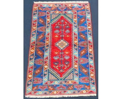 Dösemalti Teppich. Türkei. Taurus-Gebirge.188 cm x 122 cm. Handgeknüpft. Wolle auf Wolle. Naturfarben? Zustand siehe Fotos. V