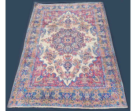 Kirman Lawer Teppich. Antik.330 cm x 238 cm. Handgeknüpft. Wolle auf Baumwolle. Sehr feine Knüpfung. Zustand siehe Fotos. Ver