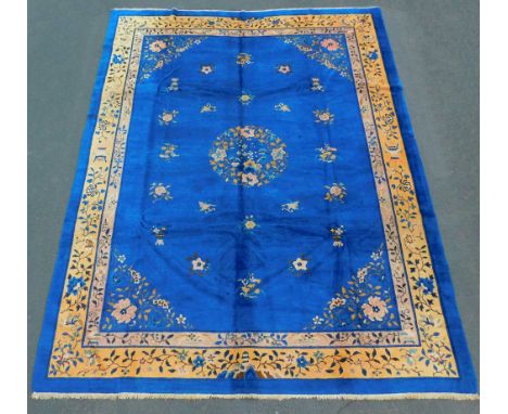 Peking. Teppich. China. Antik.360 cm x 281 cm. Handgeknüpft. Wolle auf Baumwolle. Naturfarben? Circa 100 - 140 Jahre alt. Zus