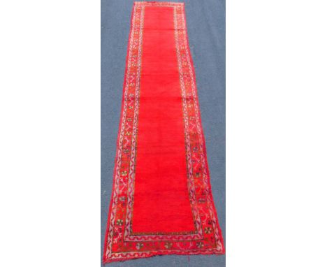 Uschak Läufer. Teppich. Türkei. Antik.466 cm x 98 cm. Handgeknüpft. Wolle auf Wolle. Circa 130 - 160 Jahre alt. Dieser Muster
