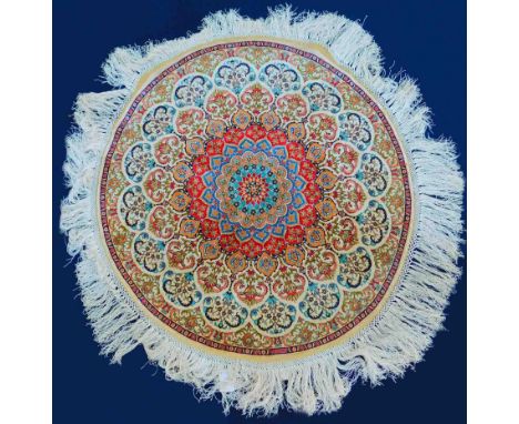 Herke Seide Signiert. Runder Teppich. Türkei.73 cm Durchmesser. Handgeknüpft. Seide auf Seide. Gezählt 16 x 14 Knoten pro cm.