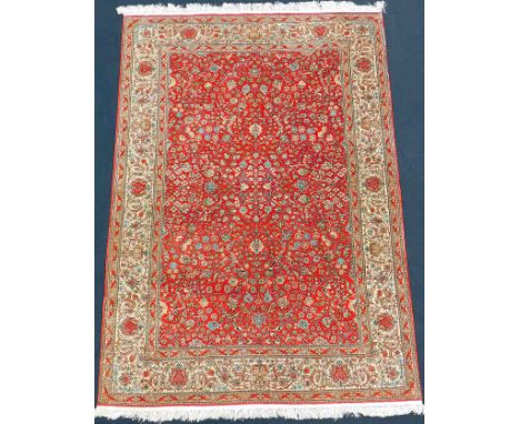 Seidenteppich. Sehr feine Knüpfung.184 cm x 124 cm. Handgeknüpft. Zustand siehe Fotos. Versand kann organisiert werden.Silk c