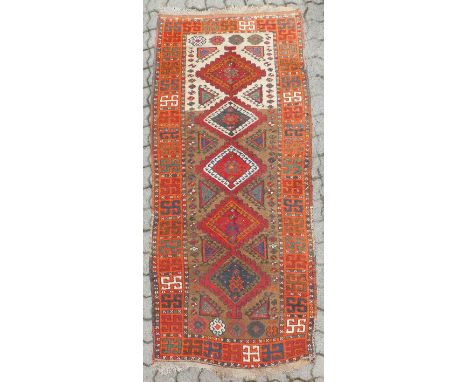 Kurde Shah-Savan. Stammesteppich. Antik.195 cm x 86 cm. Handgeknüpft. Wolle und Kamelhaar auf Wolle. Insgesamt, mit abgefloch