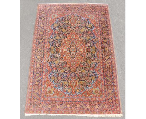 Keschan Teppich.197 cm x 135 cm. Handgeknüpft. Kork - Wolle auf Baumwolle. Typische Arbeit, welche oft der Manufaktur "Mohtas