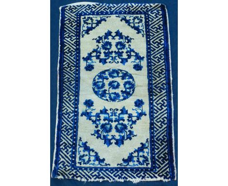 Bantou Teppich. China. Antik.92 cm x 53 cm. China 1900. Wolle auf Baumwolle. Zustand siehe Fotos. Versand kann organisiert we