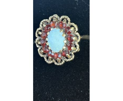 9ct Gold ring set with red garnets &amp; opal Size O 2.8g 