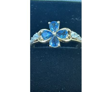 9ct Gold ring set with blue sapphires &amp; diamonds Size O 2.2g 