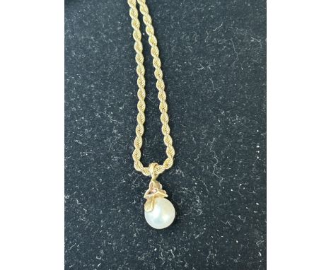 9ct Gold rope chain with pearl &amp; diamond pendant Weight 13.4g