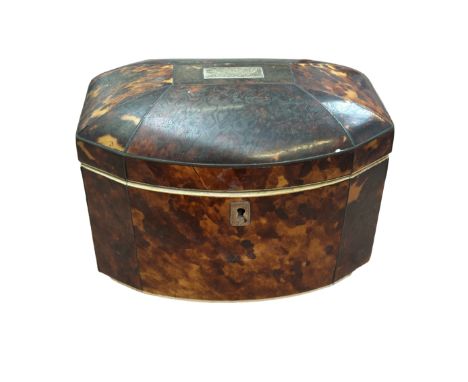 A beautiful late 18th century Georgian blonde tortoiseshell serpentine dual-compartment tea caddy. The serpentine shaped fron