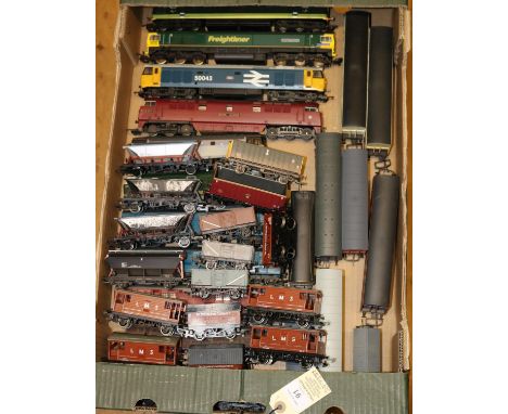 Quantity of OO gauge railway including Lima, Mainline etc. 6 diesel freight/passenger locomotives for spares or repairs. A Fr
